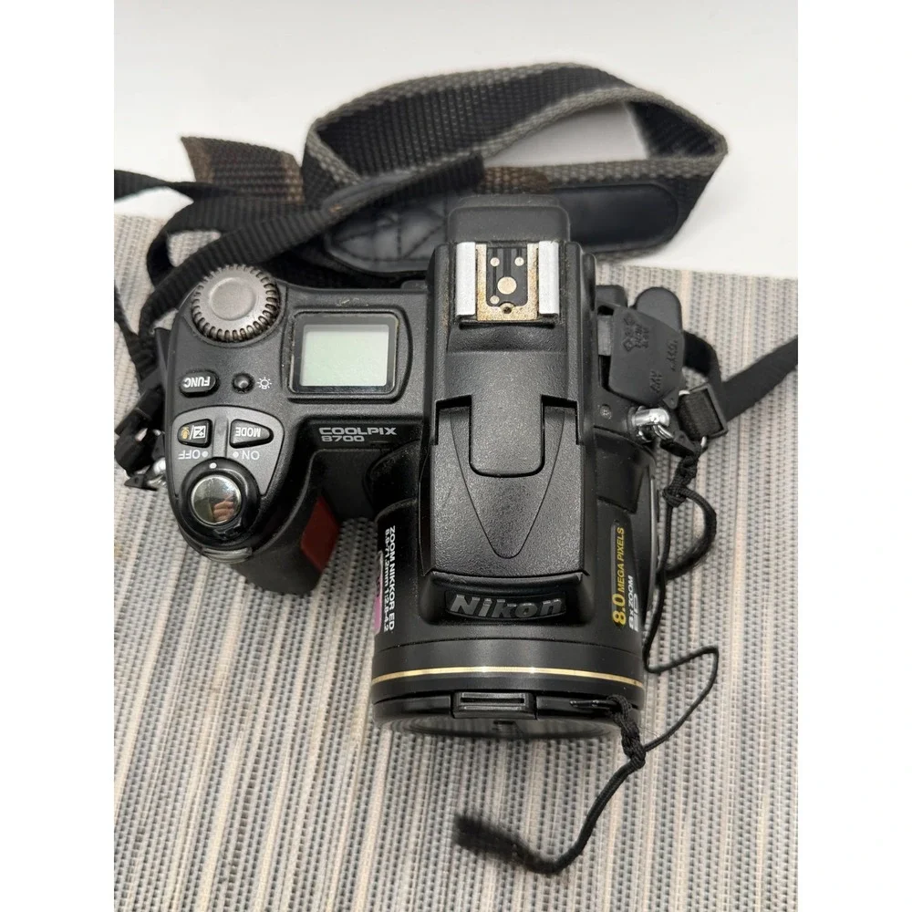 Nikon Coolpix 8700 8.0MP Digital Camera 8x Optical Zoom Black Untested AS IS